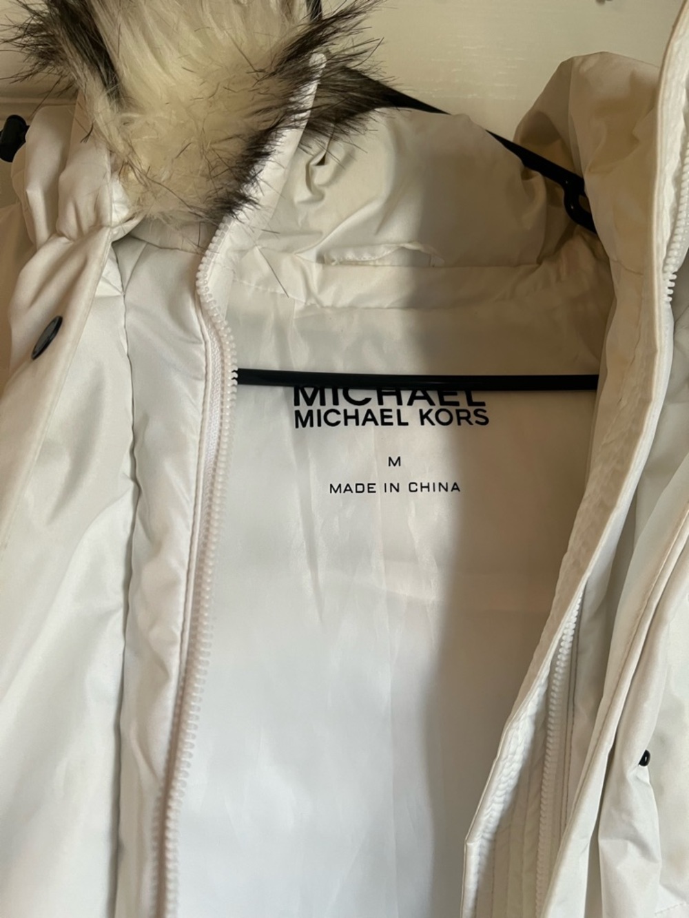 Michael Kors White Quilted Hooded Puffer Coat with Faux Fur Trim - Picture 5 of 8